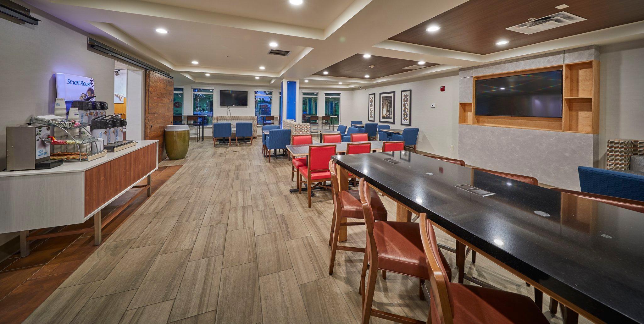 Holiday Inn Express Hotel & Suites Medford-Central Point By Ihg Exterior photo