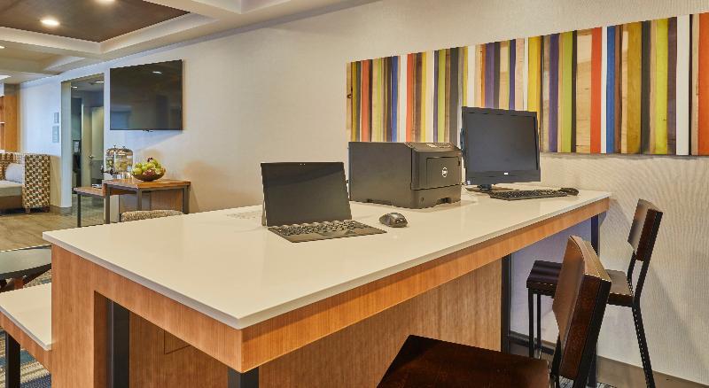 Holiday Inn Express Hotel & Suites Medford-Central Point By Ihg Exterior photo